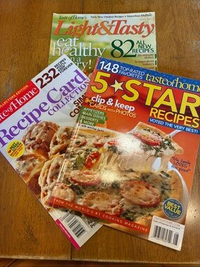 Lot of 3 Taste of Home cooking magazines 2 have all recipe cards